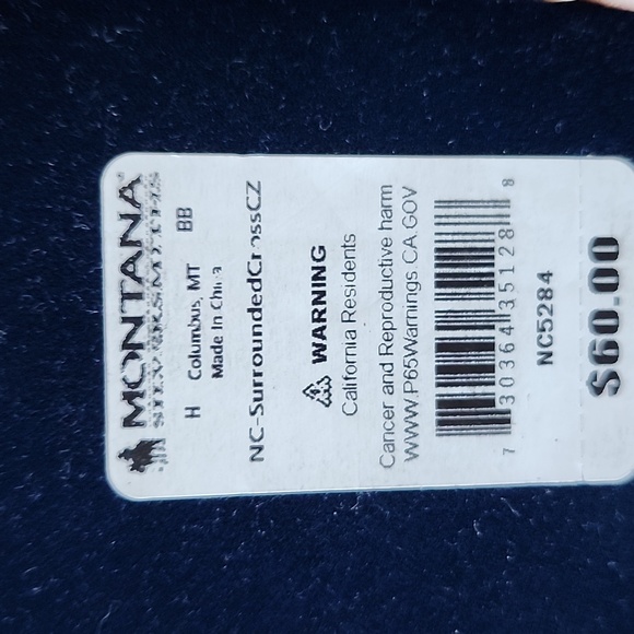 Beautiful Cross Necklace - NWT - Picture 3 of 3